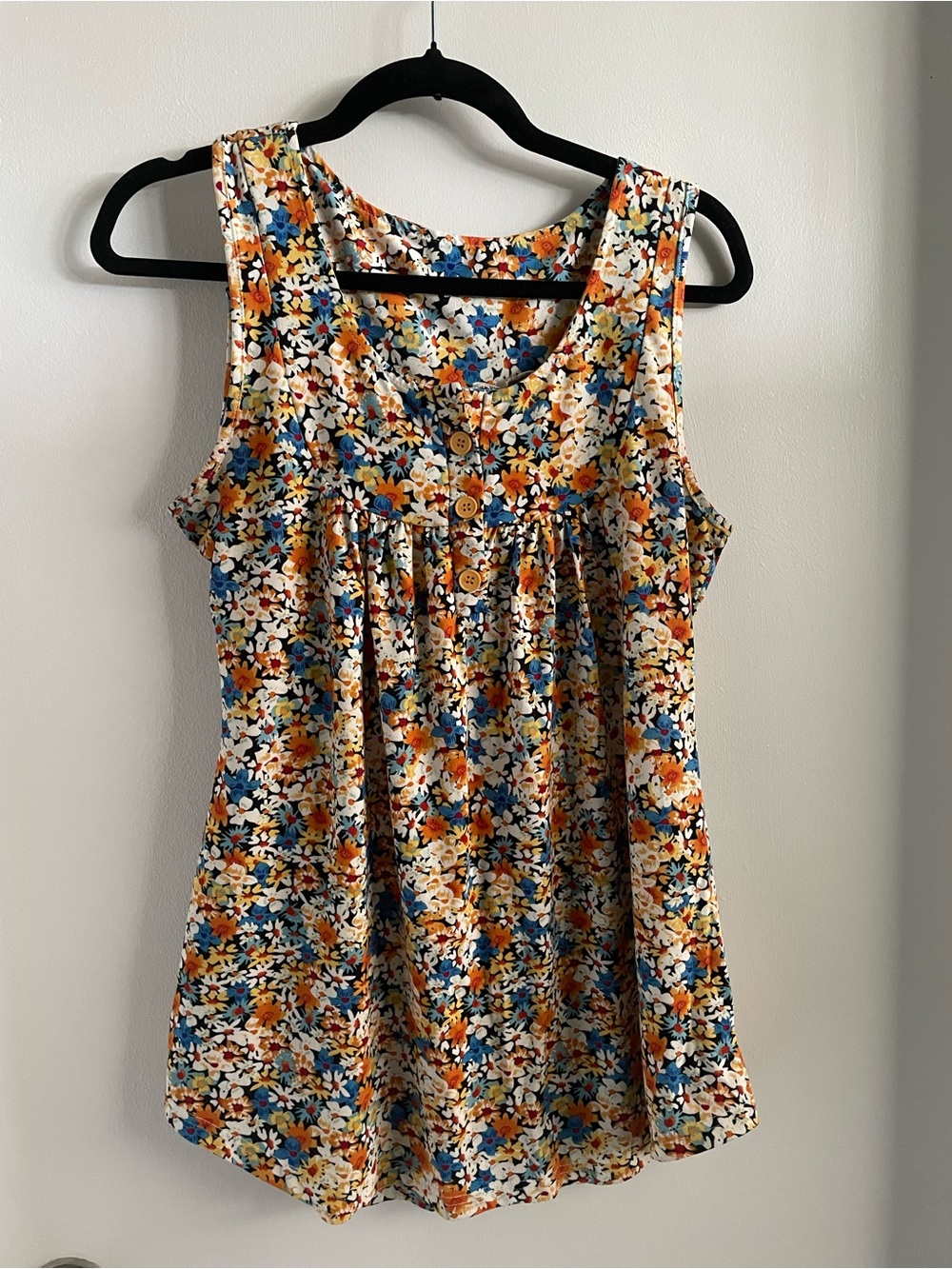 Sleeveless Floral Button-Front Women’s Top in Multicolor